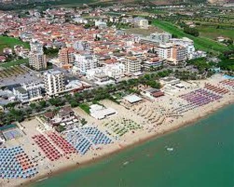 Alba Adriatica E La Sua Spiaggia Dargento Mare Provincia Di Teramo