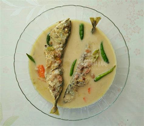 Masak hingga ikan matang, dan jangan sampai kuahnya habis yah, karena kuahnya yang membuat sedap ketika gulai kepala ikan disajikan. Resepi Gulai Taucu Ikan Kembung - Shuhaida Kabdy