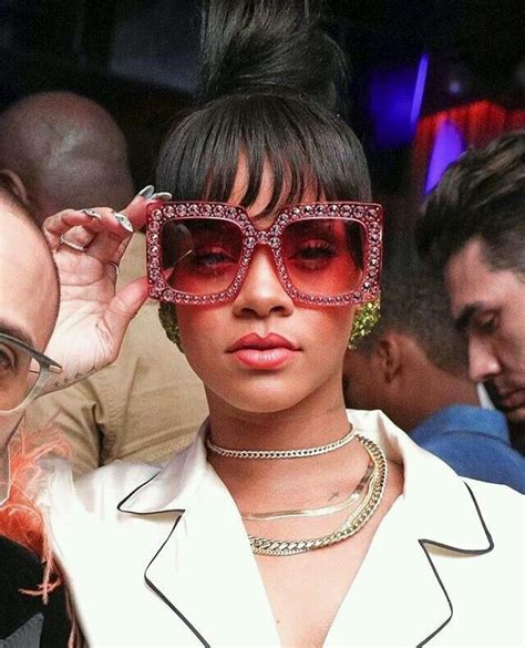 pin by sinem on rihanna celebrity sunglasses trending sunglasses cute sunglasses