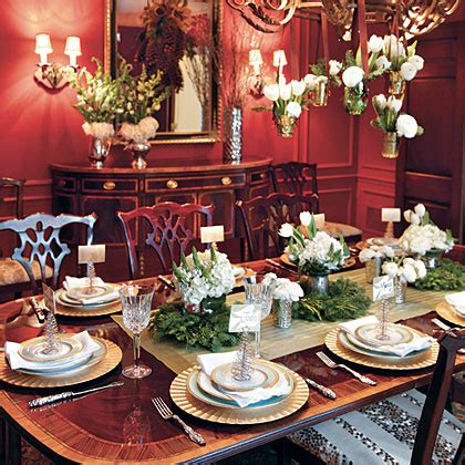 Incorporate sleek gold touches to give your christmas table a modern look, or dress it up in the classic red and green accents of the season for a more festive look. Christmas Table Settings | MyRecipes