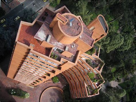 Nacido en parís en el seno de una familia de origen sefardí, salmona pasó sus. Arquitectura: Rogelio Salmona