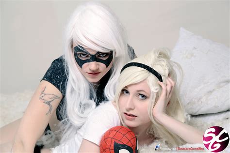Cosplay Black Cat And Gwen Stacy Pillow Fight