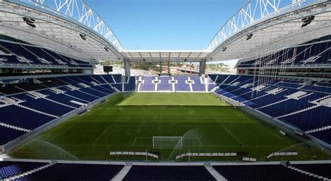 It has a seating capacity of 50,033, making it the third largest football stadium in portugal. FC Porto: 13 anos de Estádio do Dragão - 1.ª Liga ...