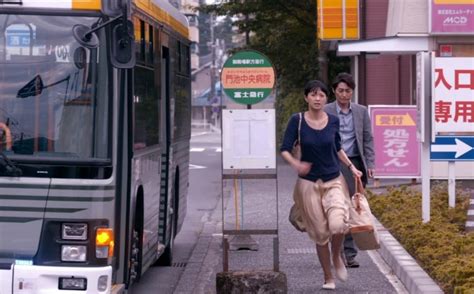 今日はどんな死に方をしているのか 期待して開けるドア doa wo aketara tsuma ga taoreteru senaka ni tukisasaru houchou yuka wa chimamire shiranai hito ga mitara kizetu surukamo shirenai boku ga ochitsuite kyou no wa souji ga taihen souda to warau to tsuma ha utsubuse no mama. 映画『家に帰ると妻が必ず死んだふりをしています。』ロケ地 ...