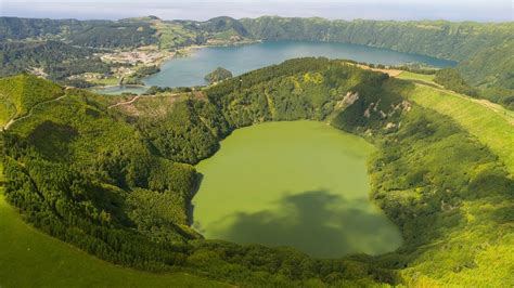 Caldeira das sete cidades, ponta delgada, açores, portugal. Lagoa Rasa - lagoa de Santiago - Lagoa das 7 Cidades São ...