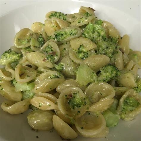 Le Orecchiette Al Pesto Di Broccoli E Profumo Di Bagna Cauda V Da