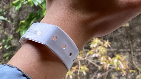 Bracelet Tracking Device Sends Alert Whenever The Person Goes Outside