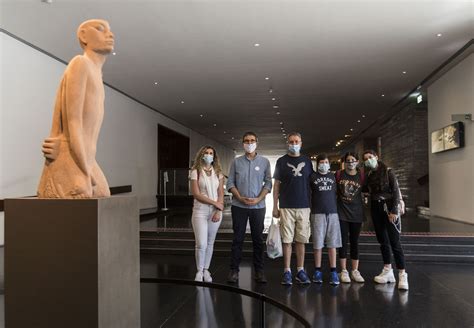 Israel Museum Offers Capsule Tours Led By Staffers During Reopening
