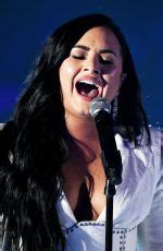 Demi lovato gave an unbelievable performance at the 2020 grammys. DEMI LOVATO Performs Anyone at 2020 Grammy Awards in Los ...