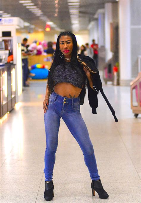 Depois, podemos ganhar ou não, ter ou não sorte. Inês Brasil faz pose e brinca com paparazzi em aeroporto ...