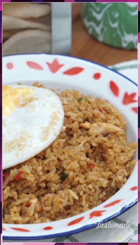 Serve your nasi goreng kampung with chilli sauce and delicious shrimp paste to add more kick. Nasi Goreng Kampung in 2020 | Diy food recipes, Cooking ...