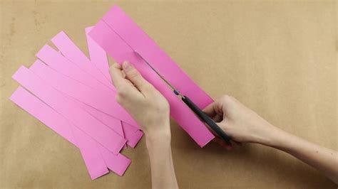 Dekorasi ruangan denngan hiasan payung gantung dari kertas origami | diy room decor. Cara Bikin Hiasan Gantung Dari Kertas Emas : Cara Membuat ...
