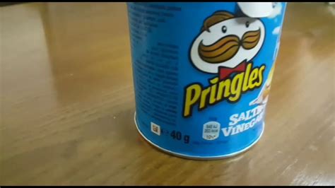 How To Eat Pringles Correctly Youtube