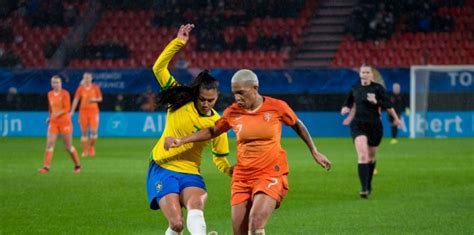 Os clubes das ligas profissionais francesas anunciaram que não vão libertar os jogadores internacionais que. Seleção feminina empata com Holanda no Torneio ...