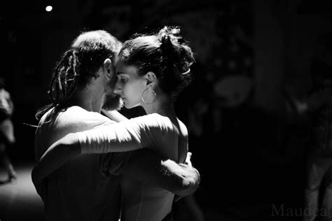 Tango Con Maia Surribas Tissierre Y Gato Misiti Pasion Abrazo Argentina Tango Art Zorba The