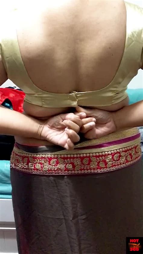 Indian Wife Saree Strip And Hooter Sling Change Desi Teasing Hotntubes Com