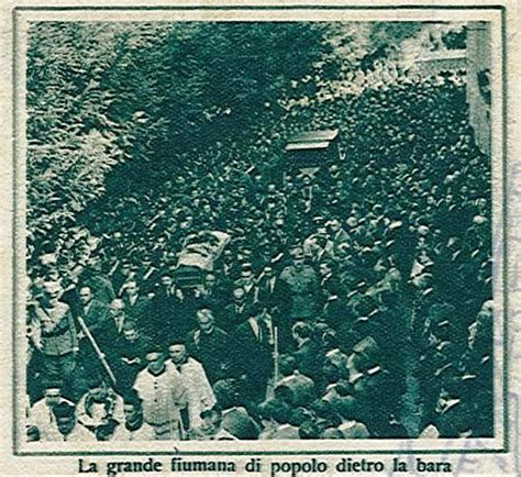 Quella tomba è di uno che ha fatto deportare i bambini ebrei, mandato ignari giovani ad uccidere e farsi uccidere, nonchè creatore di un movimento politico vietato dalla costituzione(e l'apologia di fascismo è un reato, per cui quei giovani potevano loro. I funerali di Matteotti a Fratta nelle pagine del Mattino ...