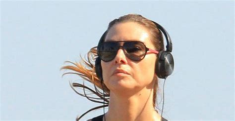 Únete al club lavinia y disfruta de todos los beneficios. Lavínia Vlasak surge correndo na orla de Ipanema e corpão ...