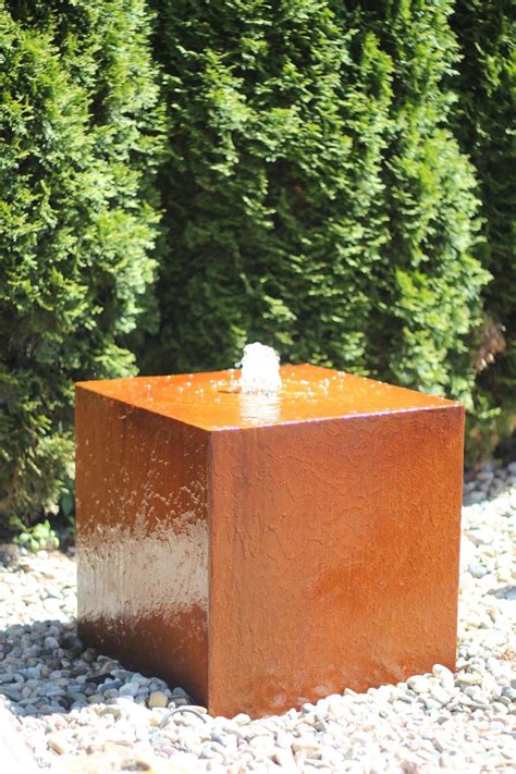 Ihnen wird eine beruhigende wirkung nachgesagt und aus öffentlichen gärten sind sie kaum wegzudenken. Wasserspiel SET: Cortenstahl Kubus 50 Rost Würfel inkl ...