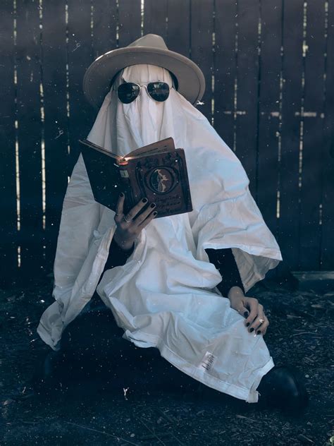 Ghost Photography Halloween Photography Photography Poses Women
