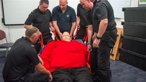 big barry teaches northamptonshire fire crews how to rescue obese people itv news anglia