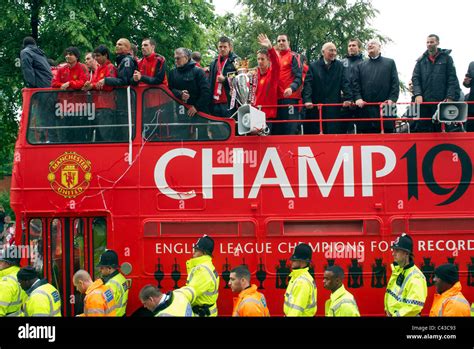 manchester united team on open top bus celebrate their 19th league championship and overtaking