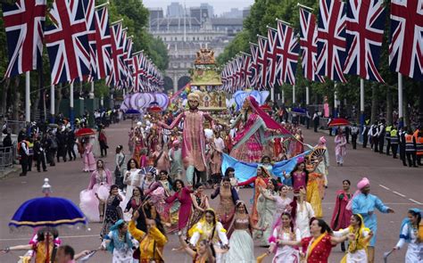 Colorful Pageant Street Parties Across Uk Cap Queen Elizabeth Iis