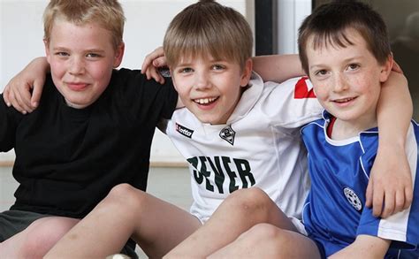 Junge Junge Dkjs Deutsche Kinder Und Jugendstiftung Für