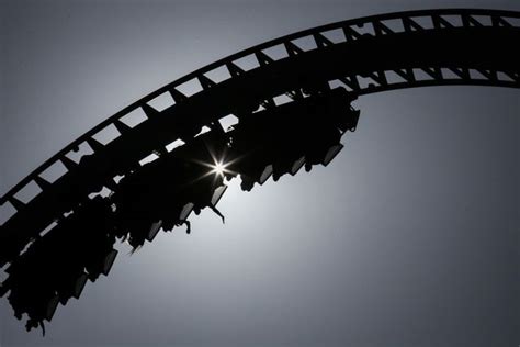 Theme Parks Six Flags Seaworld Are Latest To Shut For Virus Barrons