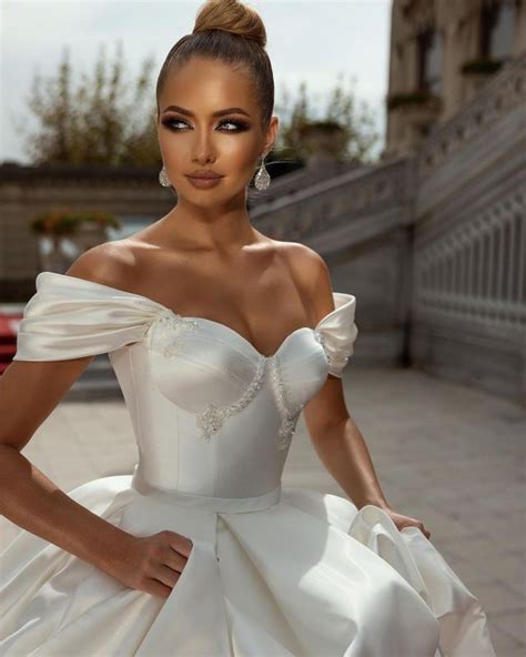 Gorgeous Off The Shoulder White Satin Princess Ball Gown Sweetheart Aline Bridal Dress
