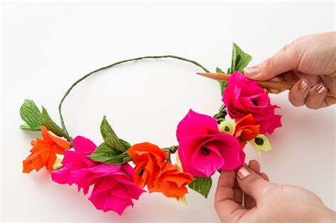 The One Technique You Need To Know To Make Beautiful Paper Flower Crowns Paper Flowers Paper