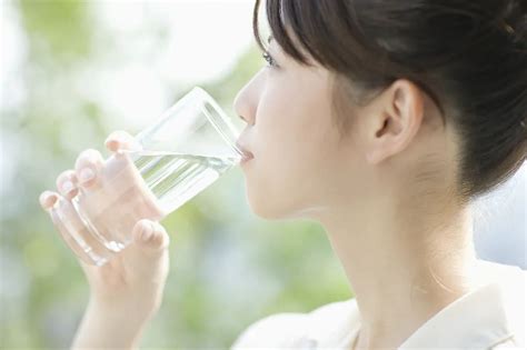 晨起喝一杯这样的水可能是大错特错 长江云 湖北网络广播电视台官方网站