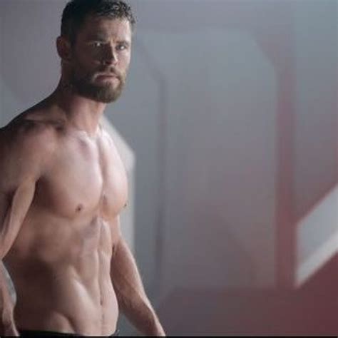 Thirst Trapper Chris Hemsworth Has Never Heard Of A Thirst Trap Cocktails Cocktalk