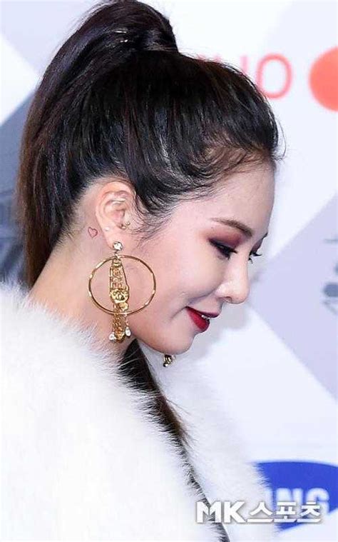 19.02.2014 · hyuna's tattoos 63 members have voted. Los Tatuajes de Los Ídolos - Hyuna (4minute) y Hyorin ...