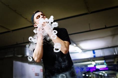 How To Do Smoke Rings And Amazing Vape Tricks Tutorial Vape Vape