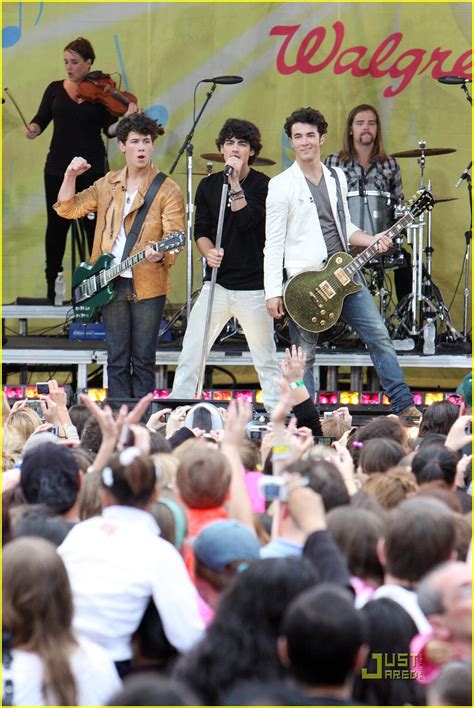 The Jonas Brothers Central Park Party Photo 189791