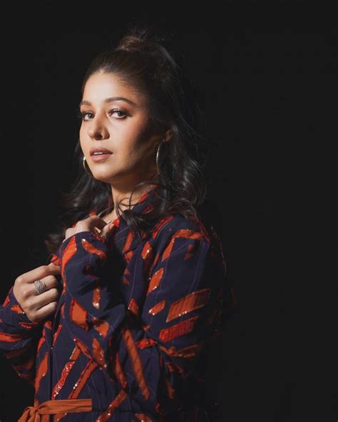 Seven Deadly Reasons Why Sunidhi Chauhan Is A Sensational Singer Gg2