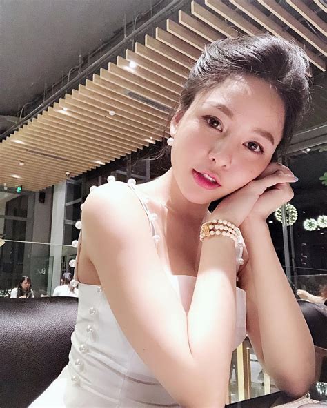 Trâm anh là cái tên không còn xa lại với nhiều người hâm mộ, được biết đến sau thời điểm diễn ra world cup 2018 chuyện tình của pew pew và trâm anh từng gây bão mxh với khá nhiều ồn ào. Tram Anh Pharmacy Pure Lovely Picture and Photo - Download ...