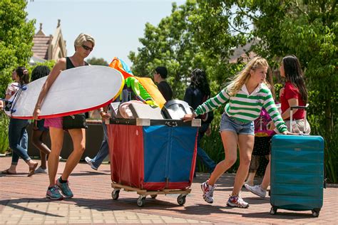 Campus comes to life as Trojans return on USC Move-in Day 2018