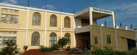 Akkamahadevi College