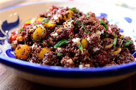 One of our favorite comfort food meals made lighter adapted from the pioneer woman. Quinoa with Tomato, Basil, and Mozzarella by Ree Drummond / The Pioneer Woman | Recipes, Food ...