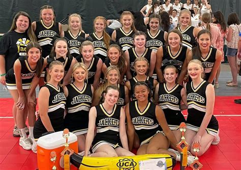 Union Cheerleaders Place In Competition
