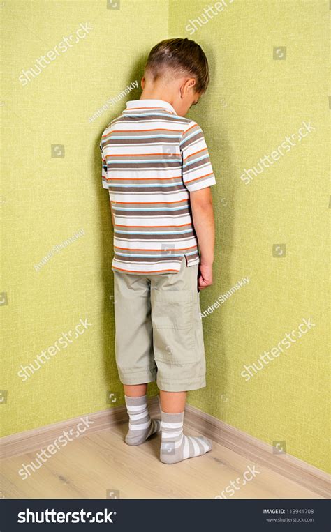 Boy Standing In The Corner 1 065 Images Photos Et Images