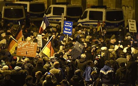 វិទ្យាសាស្រ្តយោធាកម្ពុជា German Anti Islam Rally Grows