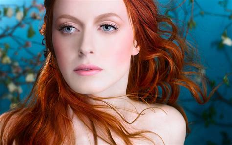 Masaüstü Yüz Dijital Sanat Kadınlar Kızıl Saçlı Model Portre Uzun Saç Mavi Gözlü