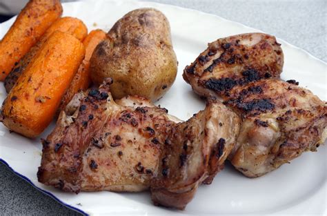 Pollo fino mit Zitronengras und Ingwer vom Grill Gà nướng sả