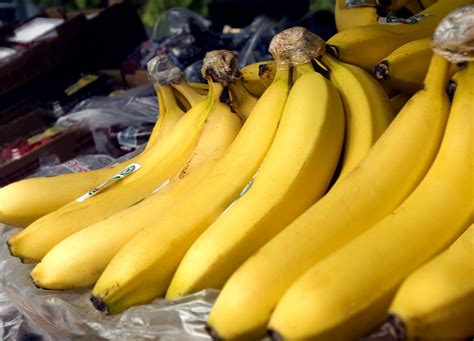 Free Picture Up Close Ripe Bananas Market