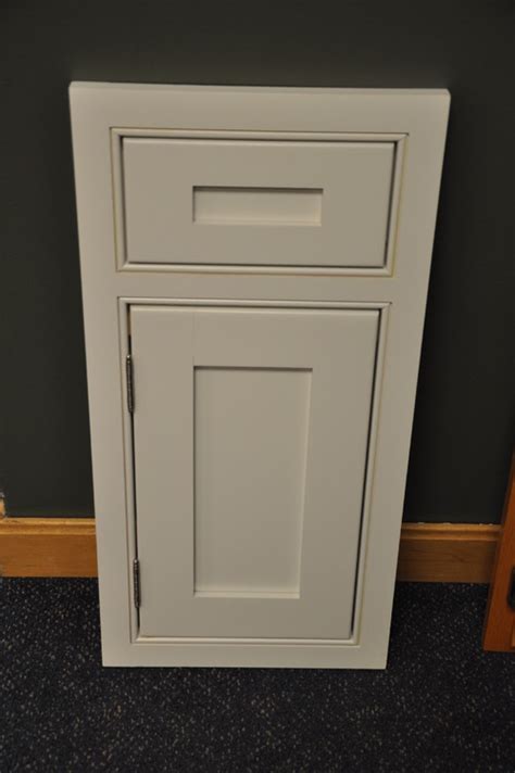 Cabinet building has several variations which may be used in construction. Cabinet Options • Queen Bee of Honey Dos