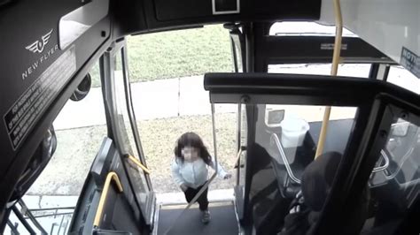 Bus Driver Pulls Over To Help Lost Girl Trying To Find Her Way Home Youtube