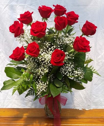 One Dozen Long Stem Red Roses Vase Arrangement In Rockford Il Pepper
